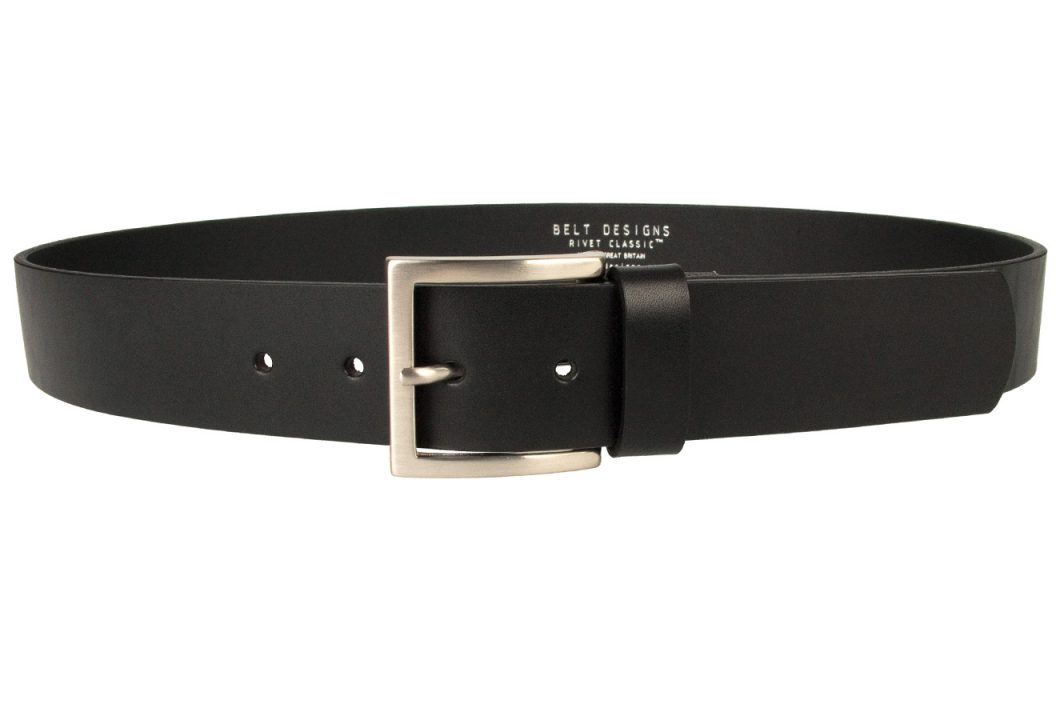 Mens Smart Black Leather Jeans Belt. 1.57 inches wide (4cm) approx. Made In UK By British Craftsmen, Superior Quality Full Grain Italian Leather. Approximately 4mm thick. Italian Made Hand Brushed Nickel Plated and Lacquered Buckle.