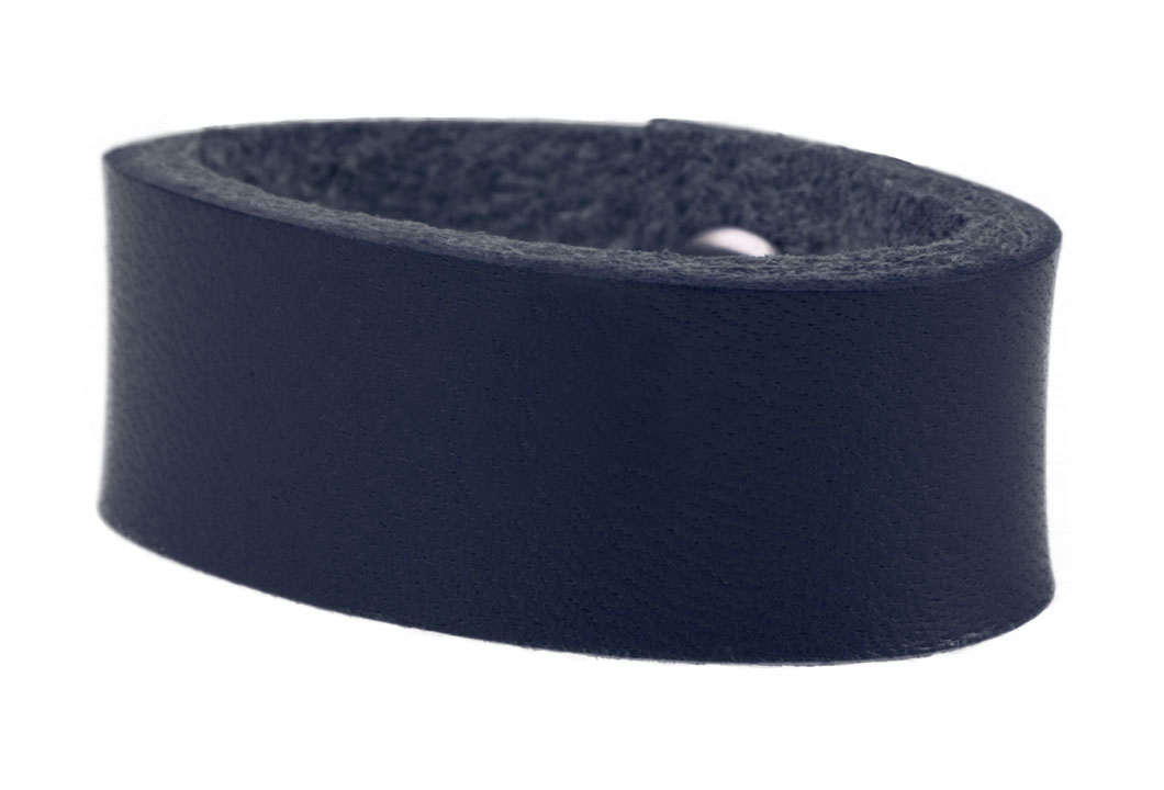 Navy Blue Belt Loop. Vegetable Tanned Leather. Fixed Rivet Closure. Additional Belt Keeper/ Loop to ensure belt tip is held against waist. Made in UK.