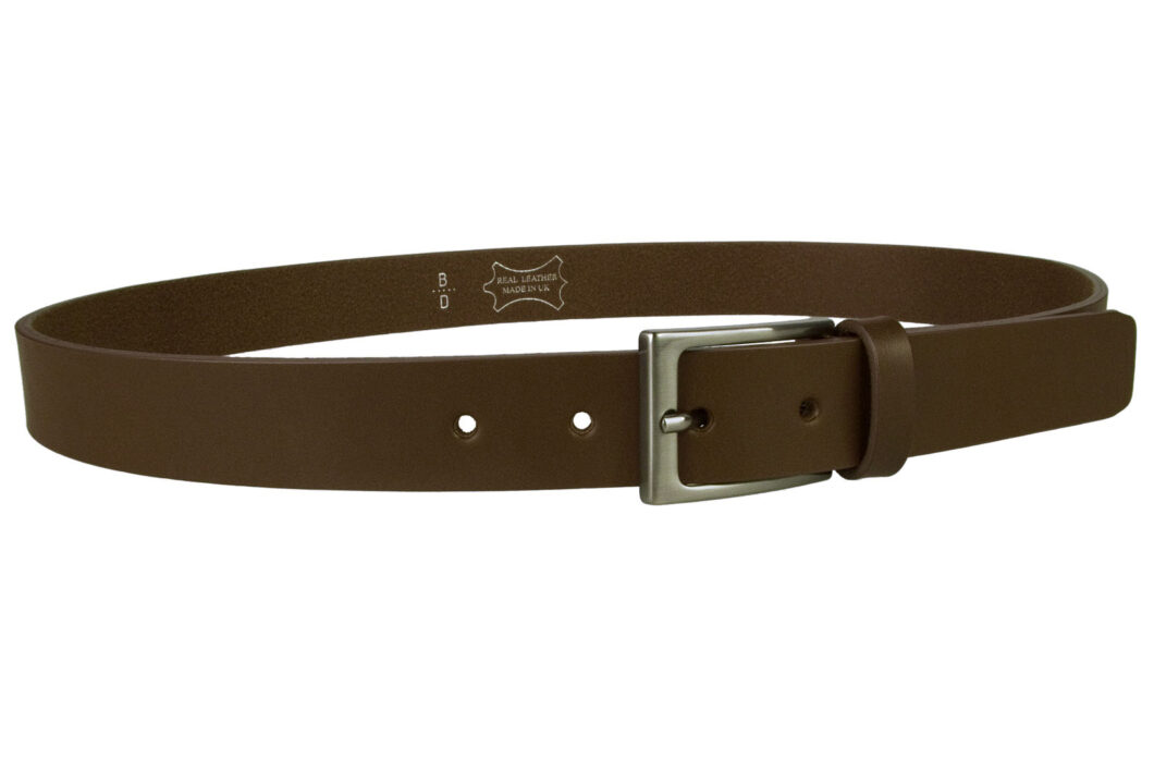 Dark Brown Leather Belt With Gun Metal Buckle. Made In UK By Skilled British Craftsmen. Dark Brown Italian Full Grain Vegetable Tanned Leather. Italian Made Hand Brushed and Lacquered Dark Grey Gun Metal Buckle. 1 3/16 wide Wide (3cm). Strong Riveted Return.